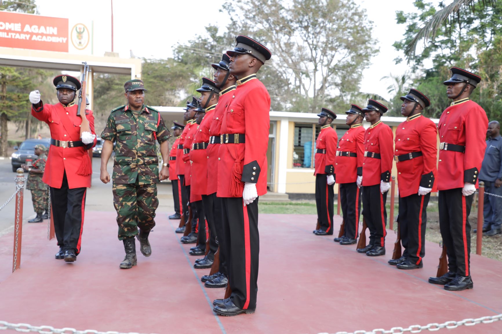 Jenerali Mkunda atembelea Vikosi vya Jeshi Kanda ya Arusha